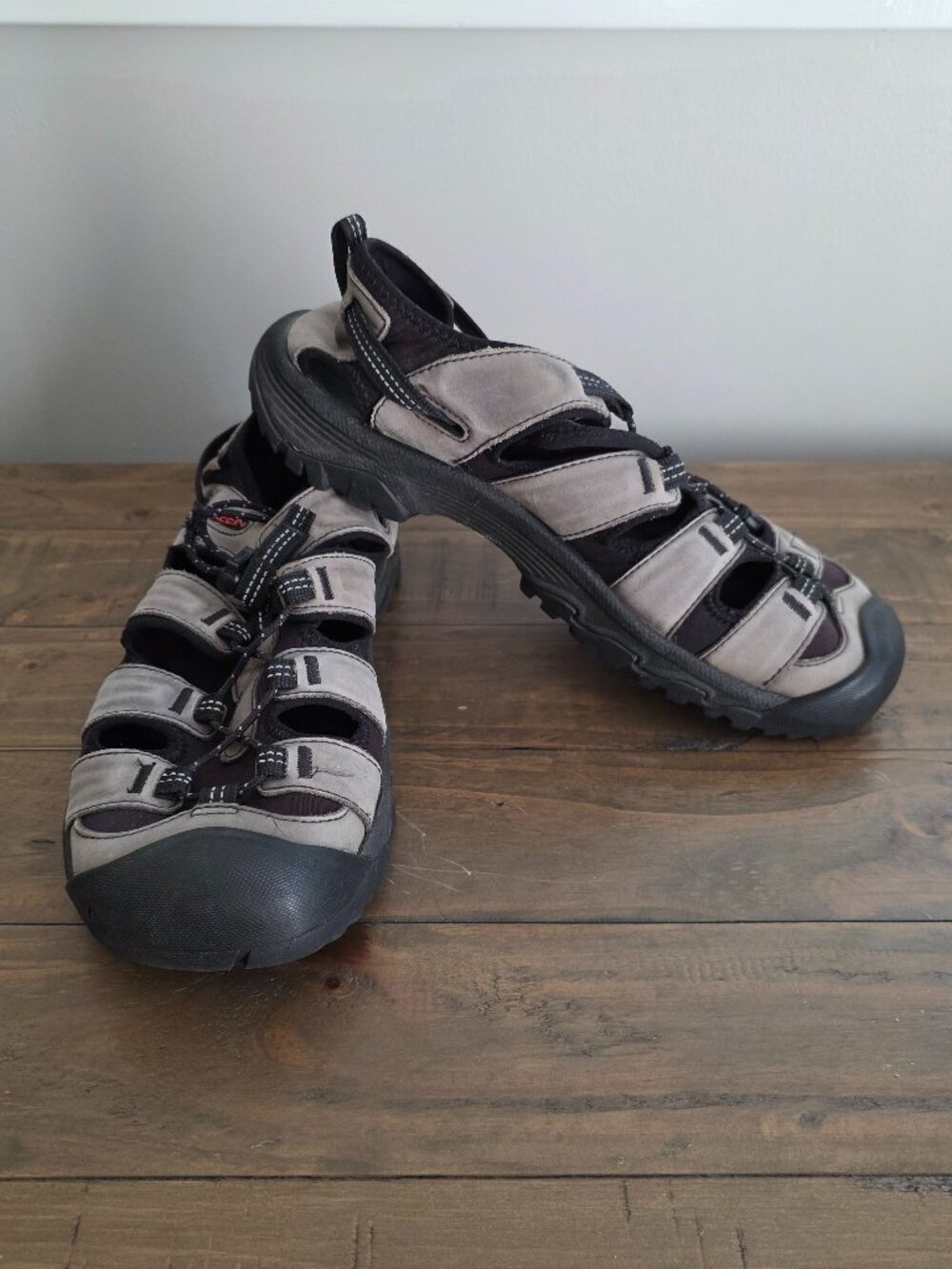 KEEN Targhee III Closed Toe Hiking Sandals Men Size 10.5